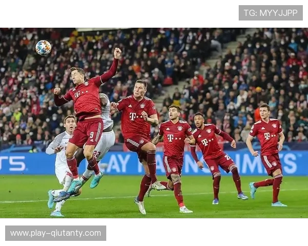 汉堡主场五后卫铁桶阵限制拜仁，反击战术奏效